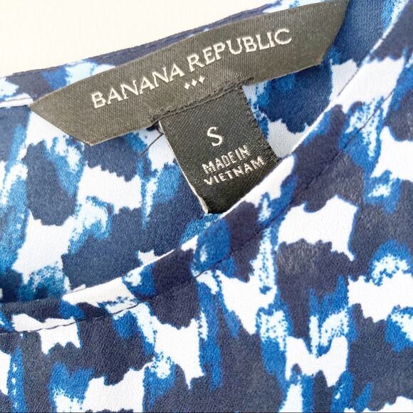 Banana Republic Blue Printed Short Sleeve Blouse - Picture 2 of 6